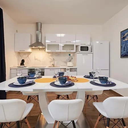 Apartment New 4* Zoa In *