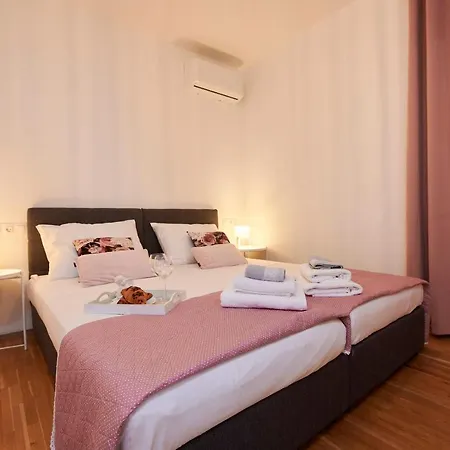 Apartment New 4* Zoa In *