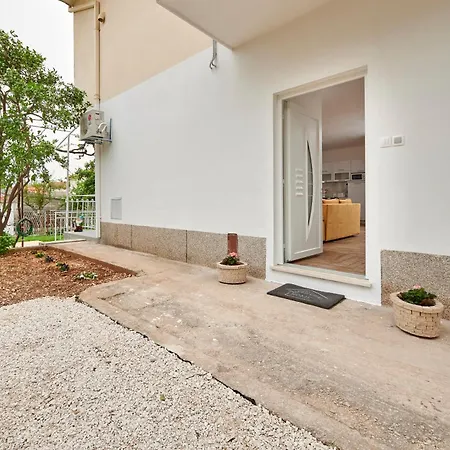 Apartment New 4* Zoa In *